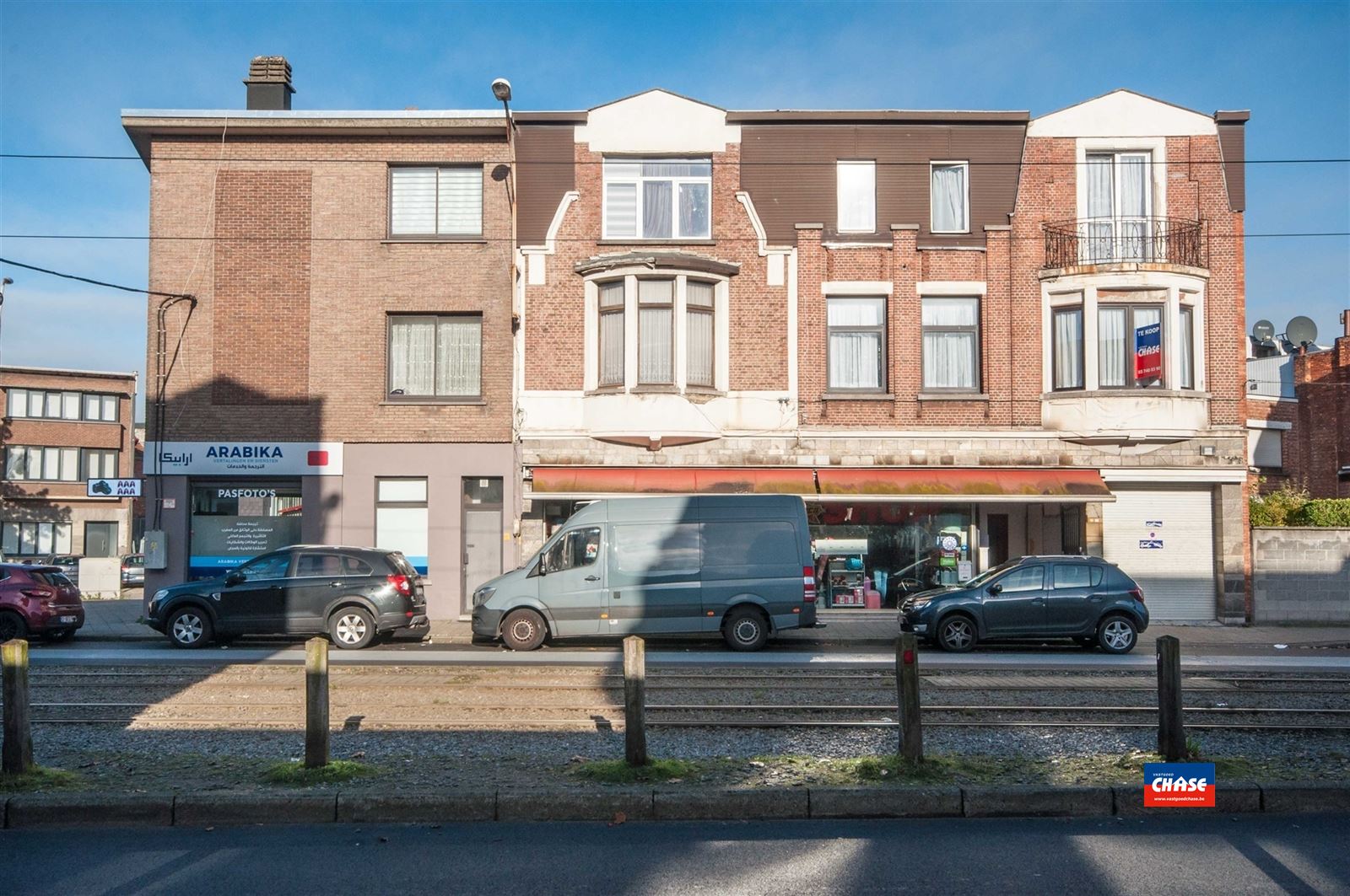 Instapklare woning met drie grote slaapkamers en garage te koop te