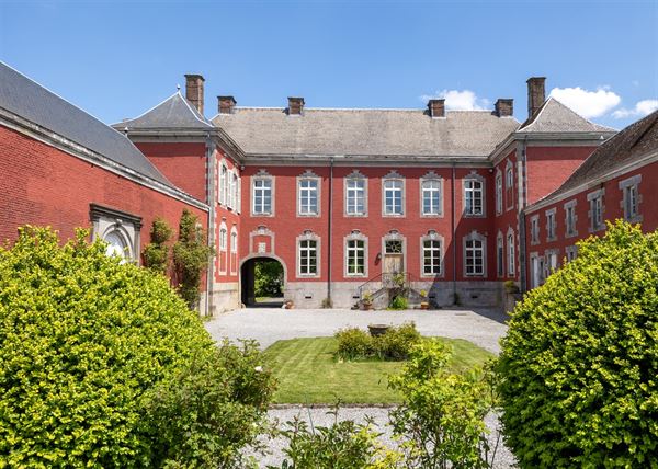 Chateau de Béemont
Dit kasteel is gebouwd in de 18de eeuw en opgetrokken in renaissance stijl. Gelegen in het prinsbisdom Luik en nabij Durbuy is...
