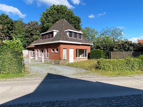 Prachtig renovatieproject in een rustige buurt te Sint-Martens-Latem. Deze authentieke woning met rustige tuin kan worden omgetoverd tot een pareltje....