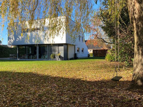 Instapklare gezinswoning te Sint-Martens-Leerne
De ideale gezinswoning in een rustige villa omgeving met 4 slaapkamers en 2 badkamers.
Deze woning ...