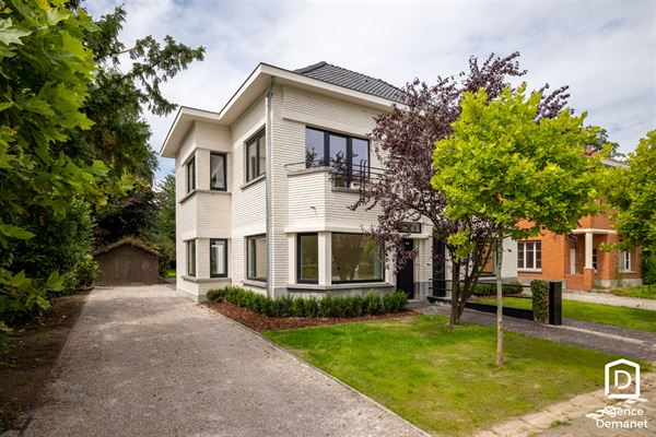 Verkocht in stilte!
Een koppelvila met art-deco look en zuid gerichte tuin.
Proficiat aan de koper en verkopers.
...