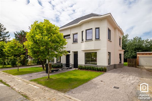 Verkocht in stilte!
Een koppelvila met art-deco look en zuid gerichte tuin.
Proficiat aan de koper en verkopers.
...