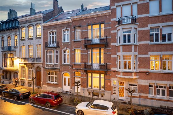 Emmanuel van Driesschestraat 50, gelegen in de gouden driehoek van Brussel tussen Place Chatelain, Parc Brugmann en Bois de la Chambre.
Dit prachtig ...