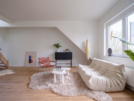 Deze penthouse situeert zich in een kleinschalige residentie en is gelegen in een buitengewone leuke setting langs de Schelde. Met alles wat je nodig ...