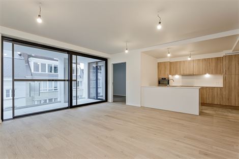 Dit mooi nieuwbouw-appartement van 108m² (type 3 slpks) met zongericht terras (20m2) achteraan en vooraan (12 m2) is gelegen op een toplocatie aan de...