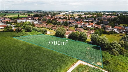 Magnifique terrain constructible d'env. 7700m² à env. 57€/m² idéalement situé en plein coeur de COMINES repris en ZACC (zone d'aménagement com...