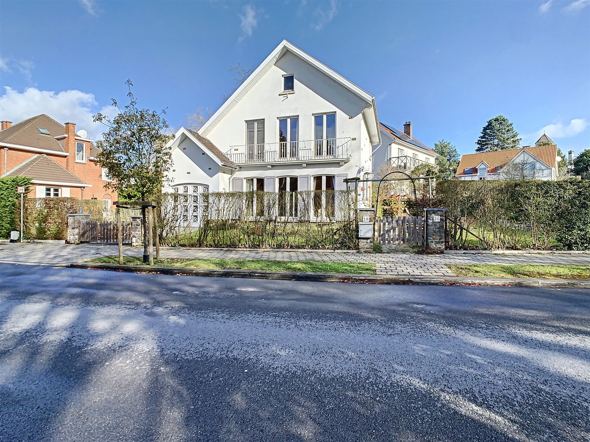 2 chambres possibilté 4 Charmante villa à rénover 4,59 ares à vendre à WOLUWESAINTPIERRE