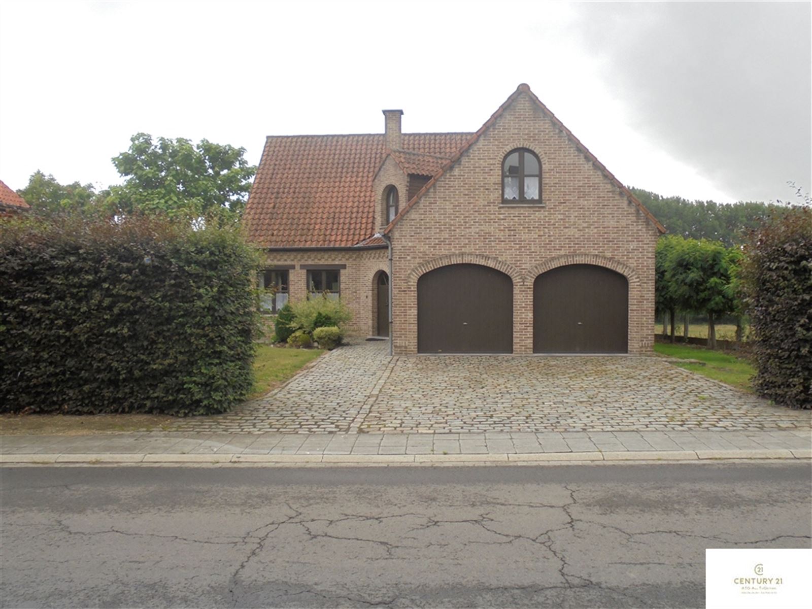 Villa – 1755 Kester Villa – 1755 Kester