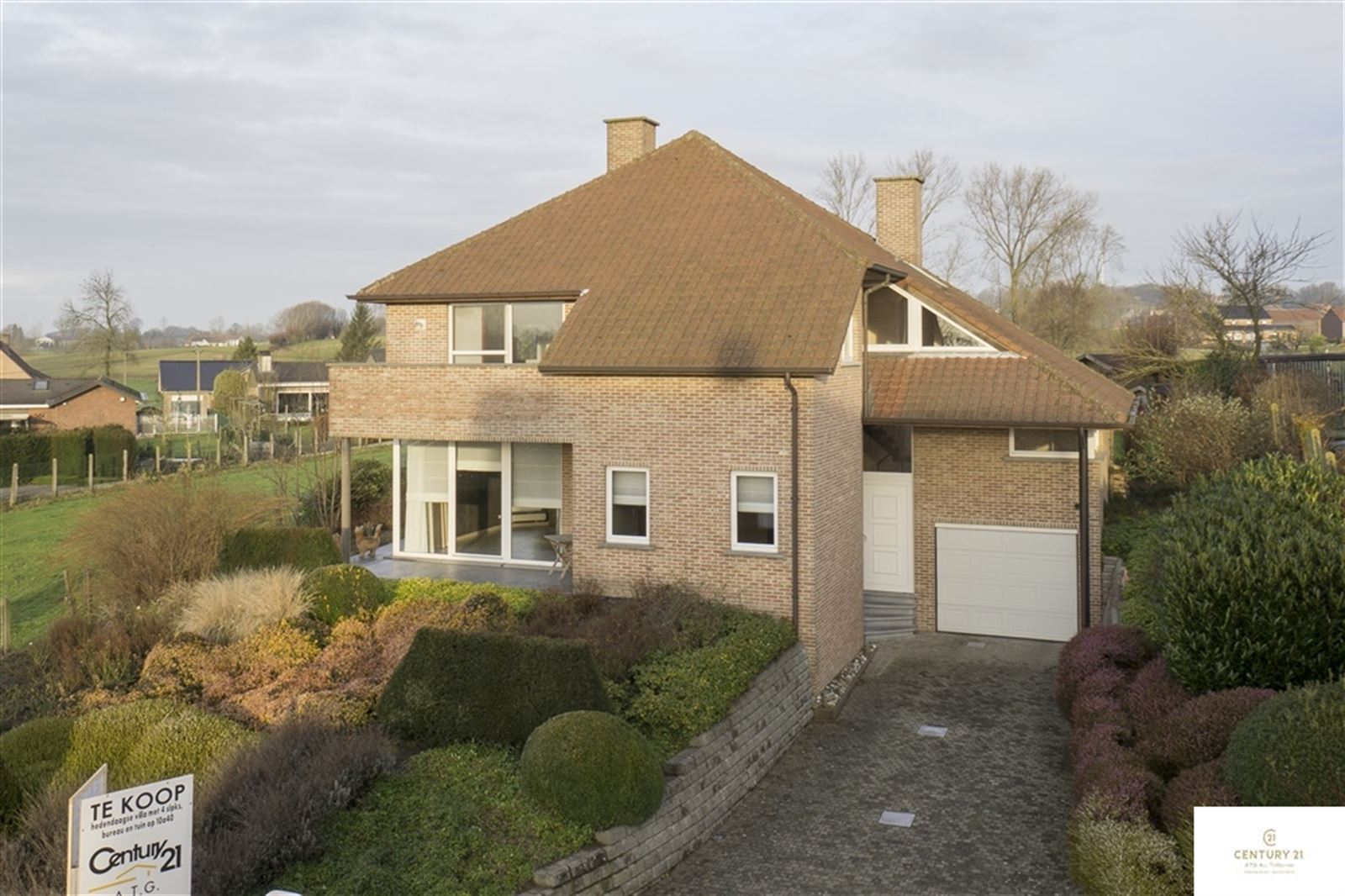 Villa – 1755 Kester Villa – 1755 Kester