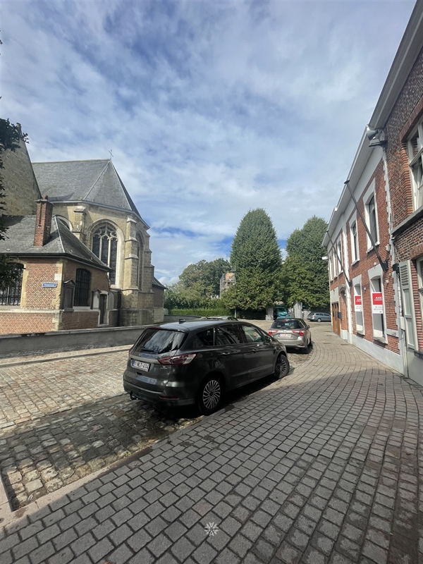 Handelspand te huur in het dorp van Laarne