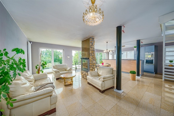 Recente woning met zuidgerichte tuin en oprit in Temse.