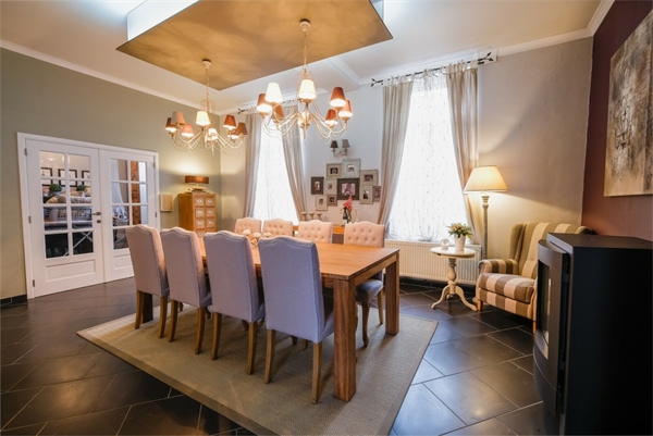 Herenhuis met extra woning op 1ha grond