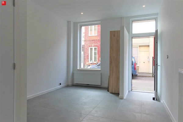 Gerenoveerde rijwoning met koer te huur in Gent