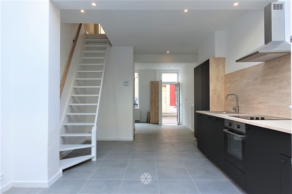 Gerenoveerde rijwoning met koer te huur in Gent
