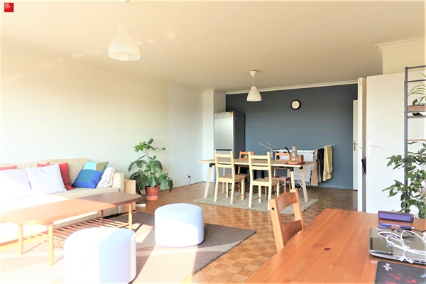 Lichtrijk appartement met parkeerplaats nabij Sint-Pietersstation te huur in Gent