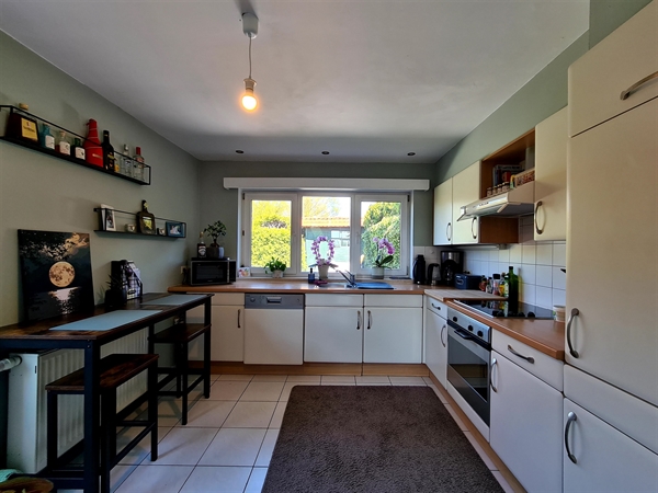 Zonnige instapklare woning met drie slaapkamers te huur in Belsele