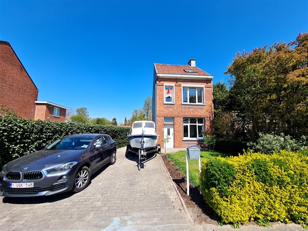 Zonnige instapklare woning met drie slaapkamers te huur in Belsele