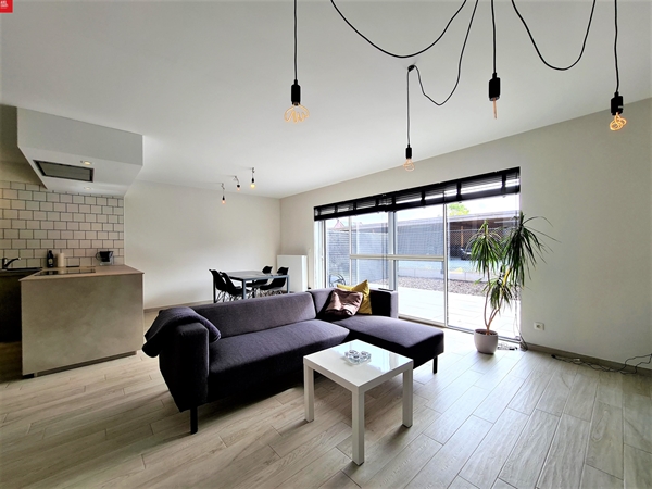 Knap gelijkvloers appartement met groot terras te huur in het centrum van Elversele