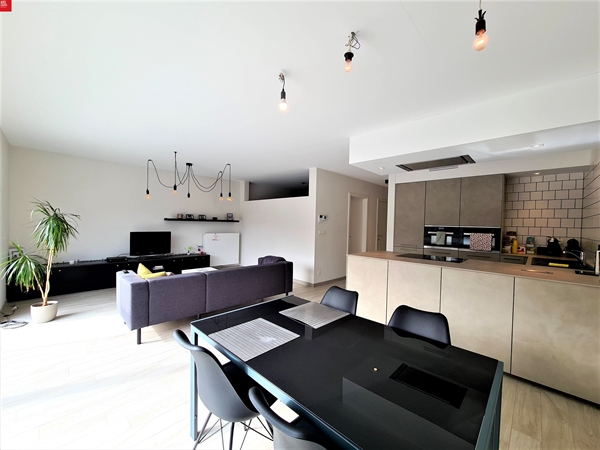 Knap gelijkvloers appartement met groot terras te huur in het centrum van Elversele