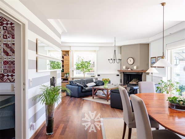 Instapklare villa met zuid georiënteerde tuin en zwembad te koop in De Pinte!