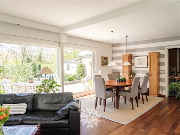 Instapklare villa met zuid georiënteerde tuin en zwembad te koop in De Pinte!