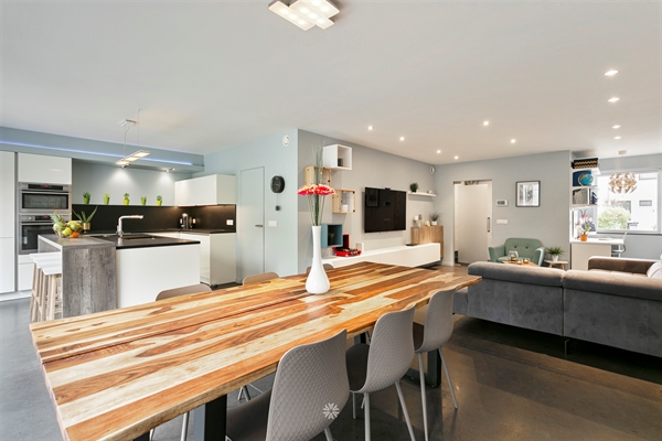 Recent gebouwde woning met 4 slpk te koop in Sint-Amandsberg