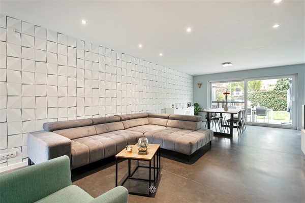 Recent gebouwde woning met 4 slpk te koop in Sint-Amandsberg