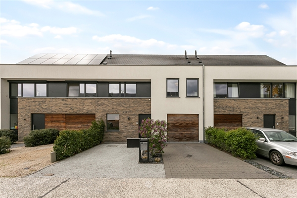 Recent gebouwde woning met 4 slpk te koop in Sint-Amandsberg