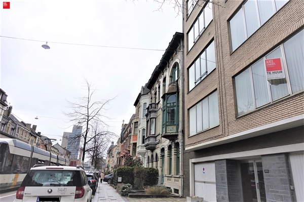 Appartement met terrasje nabij Sint-Pietersstation te huur in Gent