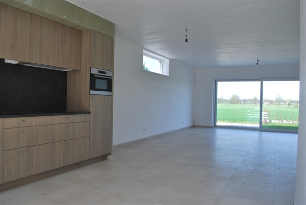 Laagenergie woning met terras, tuintje en dubbele garage te huur in autovrij woonerf te Sint-Niklaas