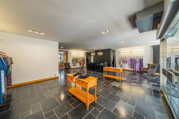 Gerenoveerd gebouw voor gemengd gebruik in centrum Kieldrecht