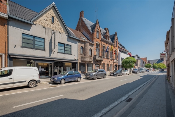 Gerenoveerd gebouw voor gemengd gebruik in centrum Kieldrecht